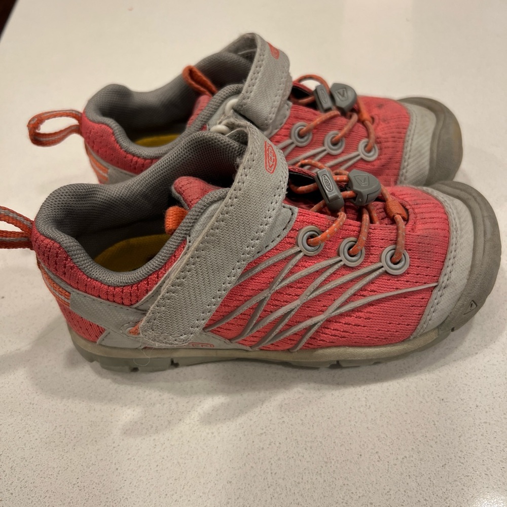 Size 11 keen tennis hikers child. Great shape